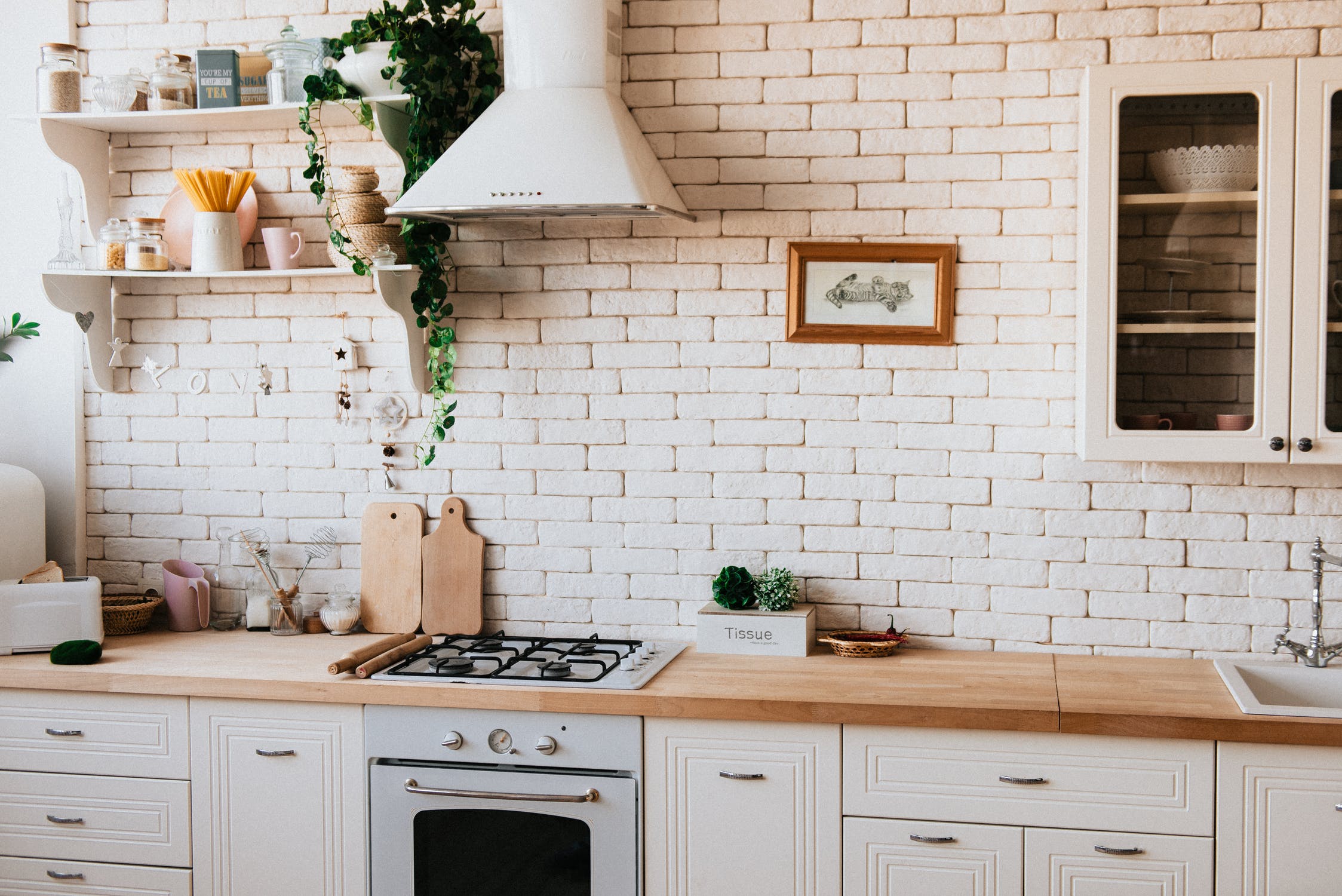 Tidy your home kitchen for house viewings